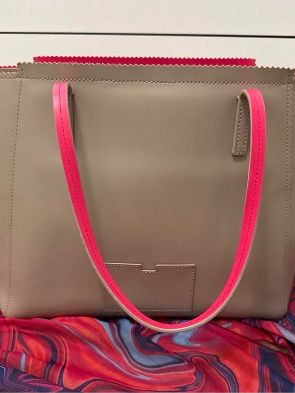 π Kate Spade Tan & Hot Pink Neon Trim Smooth Leather Tote Bag π - Picture 3 of 5
